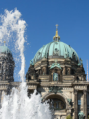 Foto Brunnen im Lustgarten