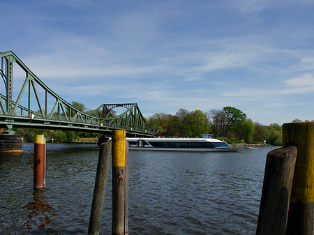 Brücke mit Ufer - Brandenburg (Potsdam)